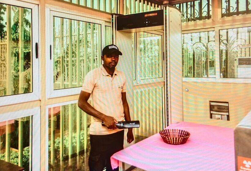 هتل Univers 3 Aeroport Luxe