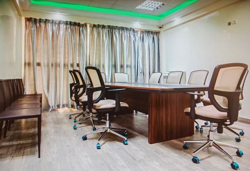 هتل Univers 3 Aeroport Luxe