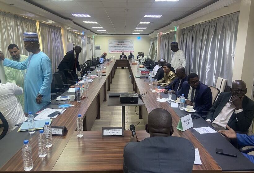 هتل Univers 3 Aeroport Luxe