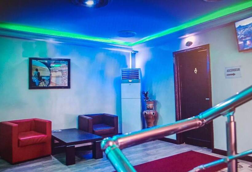 هتل Univers 3 Aeroport Luxe