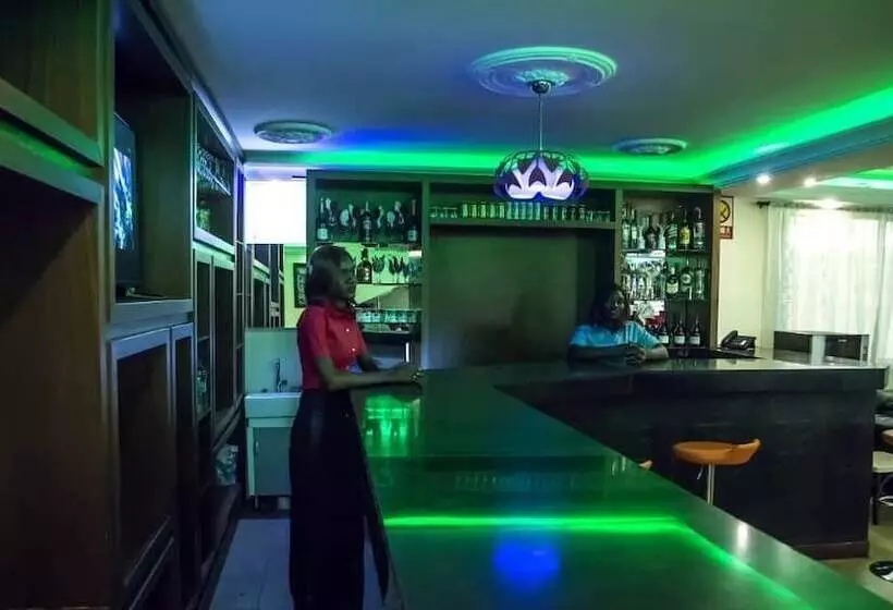 Hotelli Univers 3 Aeroport Luxe