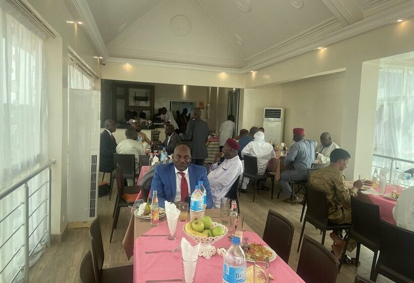 هتل Univers 3 Aeroport Luxe