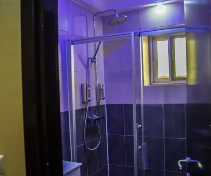 هتل Univers 3 Aeroport Luxe