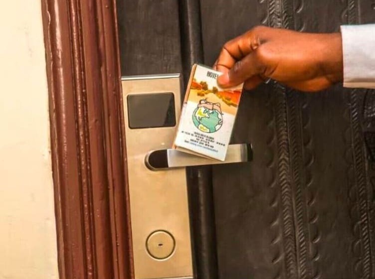 هتل Univers 3 Aeroport Luxe