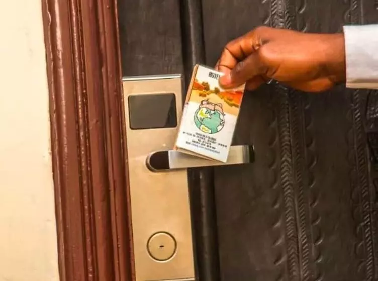 Hotelli Univers 3 Aeroport Luxe