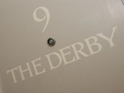 הוסטל Crown & Horns