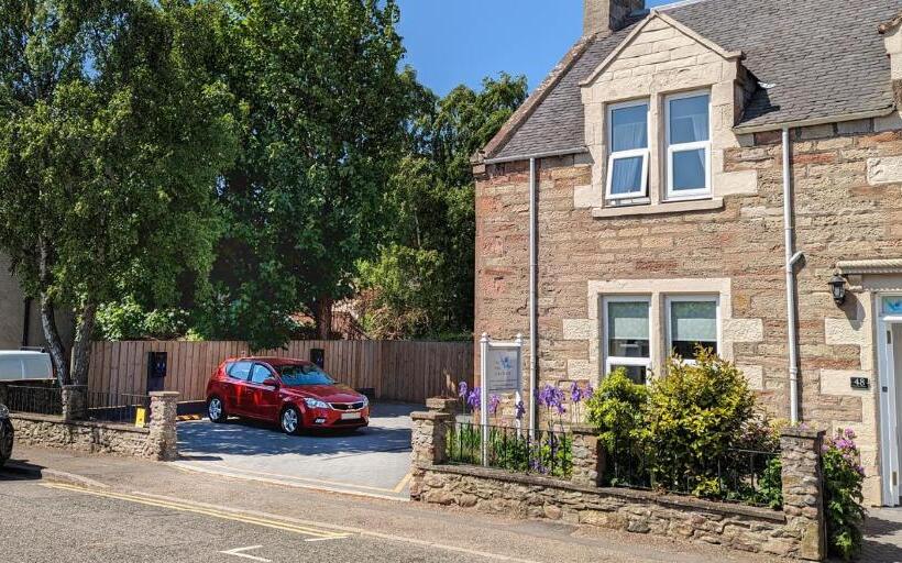 住宿加早餐  The Ness Guest House