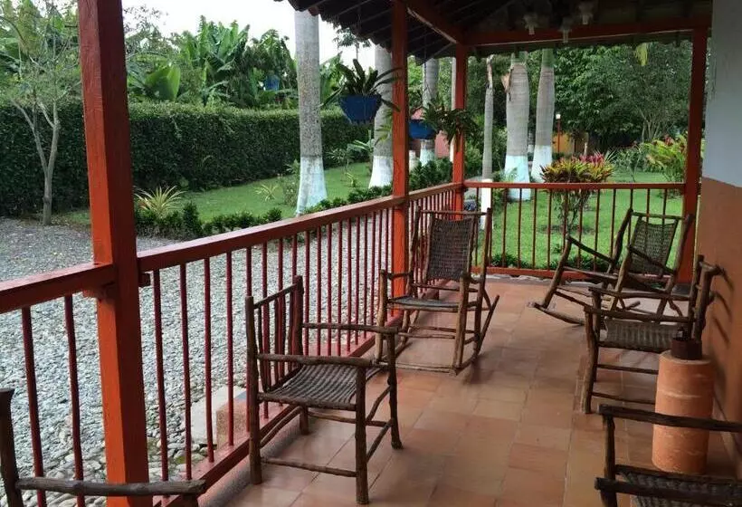ホテル Campestre Los Tucanes