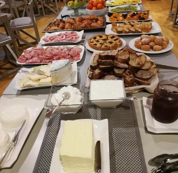 Szálloda Il Cascinalenuovo