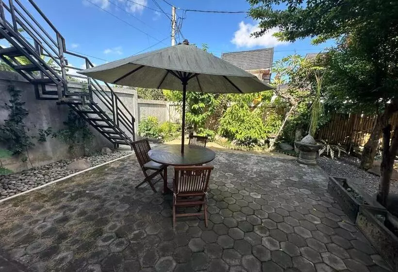 Hotelli Pucuk Bali Guest House Canggu