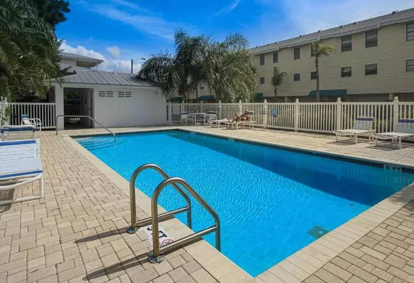 Hotelli Captain S Cove #207