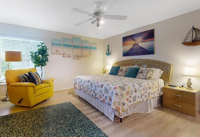 ホテル Captain S Cove #207