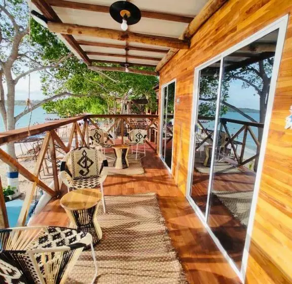 ユースホステル Freedom Beach Club