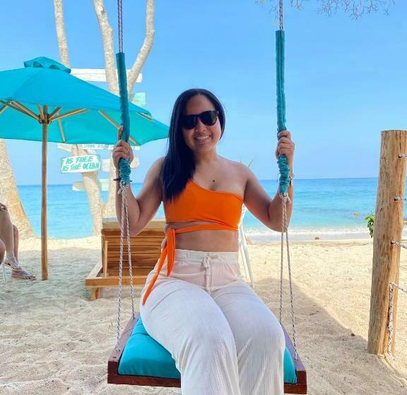 הוסטל Freedom Beach Club