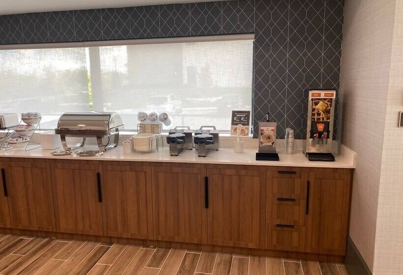 Отель Comfort Inn & Suites Gallatin Nashville Metro