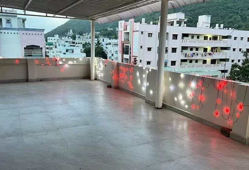 Hotelli Royal Villa Guest House