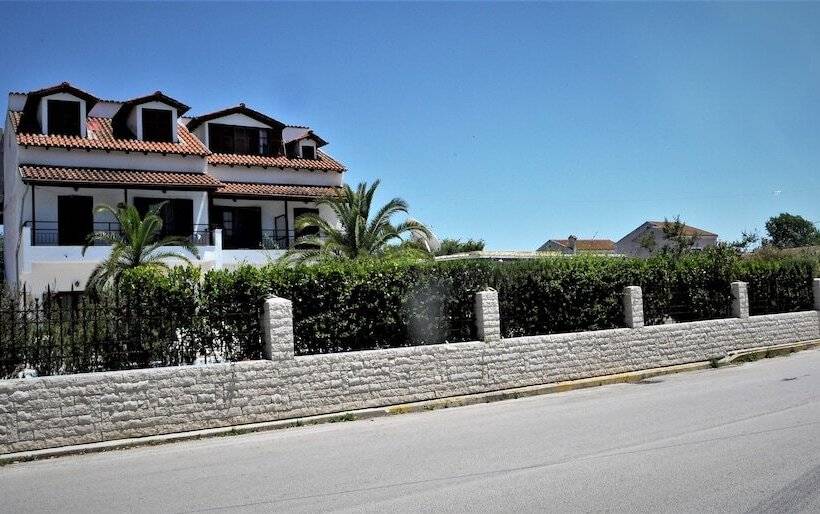 فندق Captains Studios & Apartments