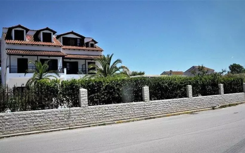 فندق Captains Studios & Apartments