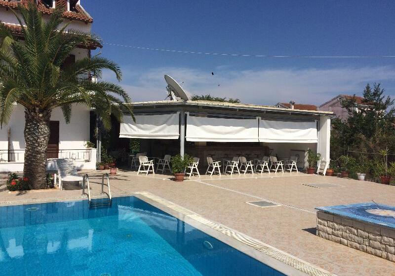 فندق Captains Studios & Apartments