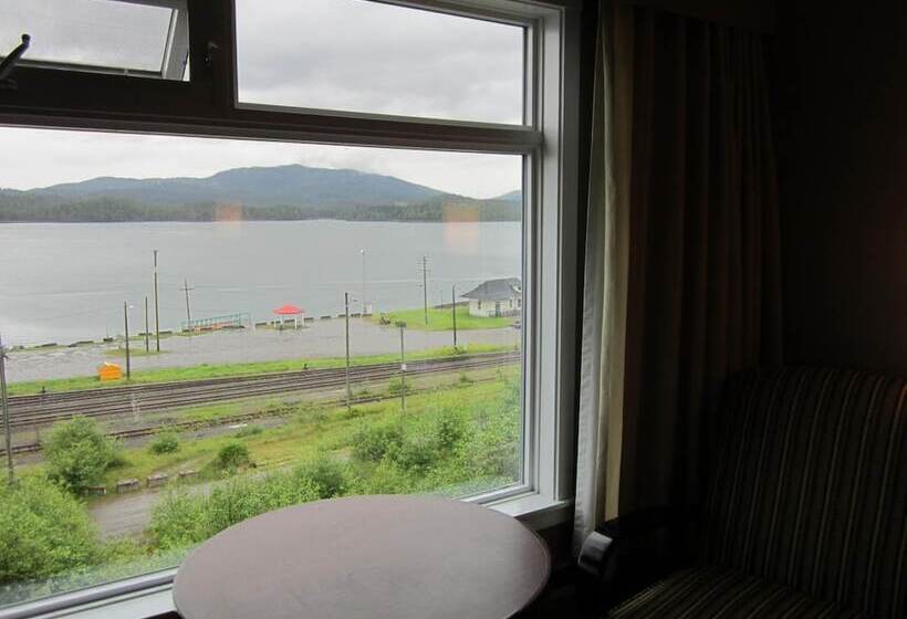 هتل Inn On The Harbour