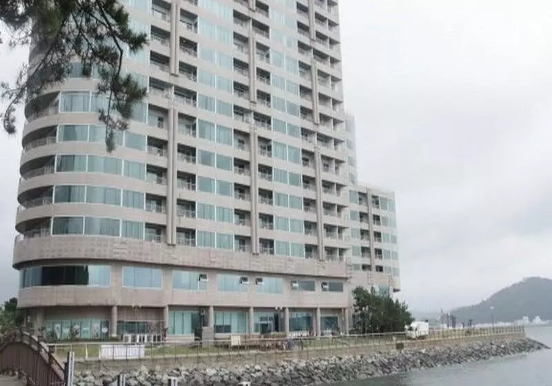 Отель Kumho Tongyeong Marina Resort
