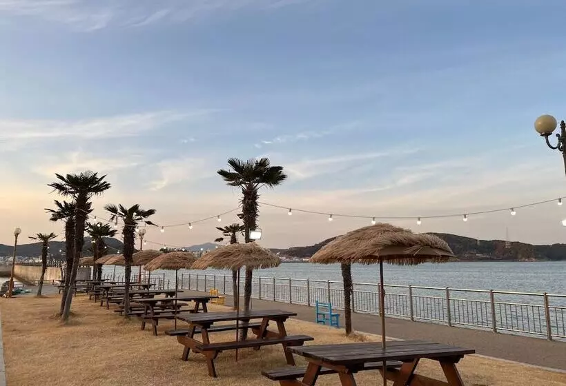 Отель Kumho Tongyeong Marina Resort