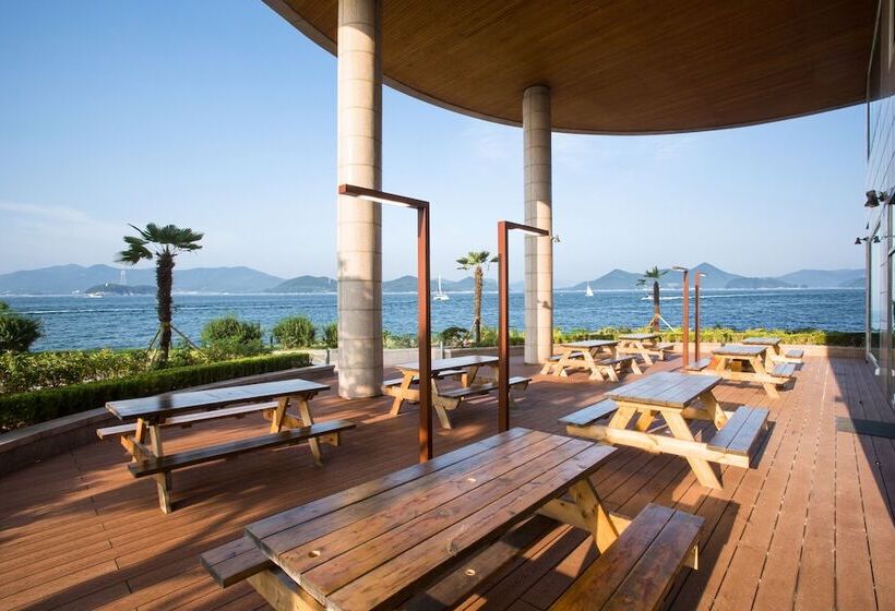 Отель Kumho Tongyeong Marina Resort