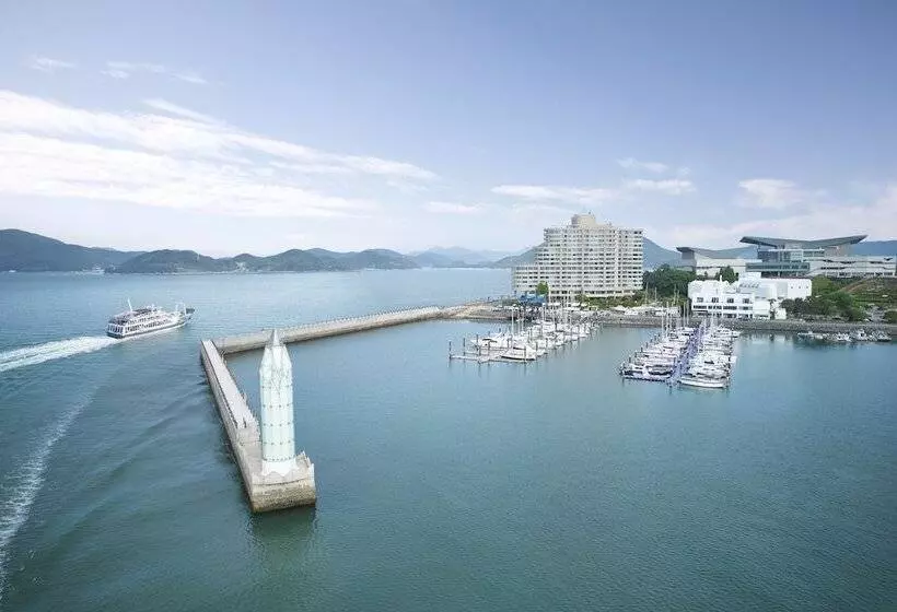 Отель Kumho Tongyeong Marina Resort