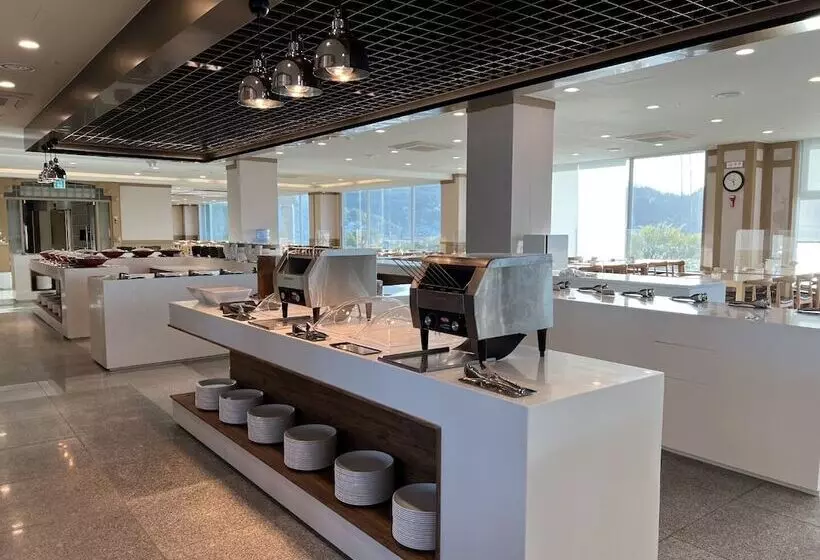 Отель Kumho Tongyeong Marina Resort