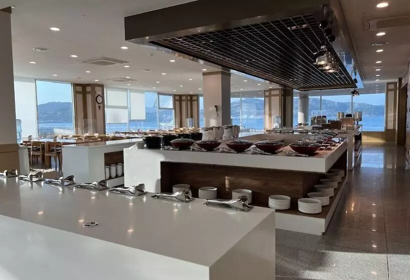 Отель Kumho Tongyeong Marina Resort