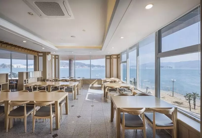 Отель Kumho Tongyeong Marina Resort