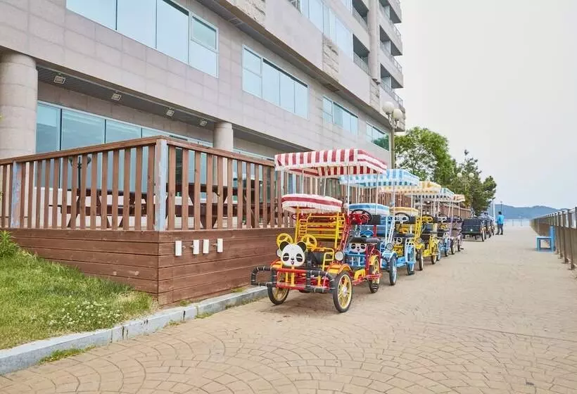 Отель Kumho Tongyeong Marina Resort