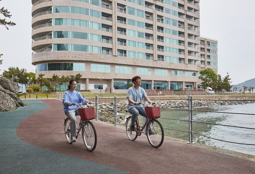 Отель Kumho Tongyeong Marina Resort