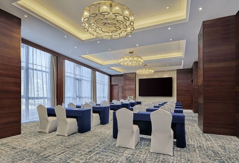 בית מלון כפרי Hilton Garden Inn Wuhan Hankou