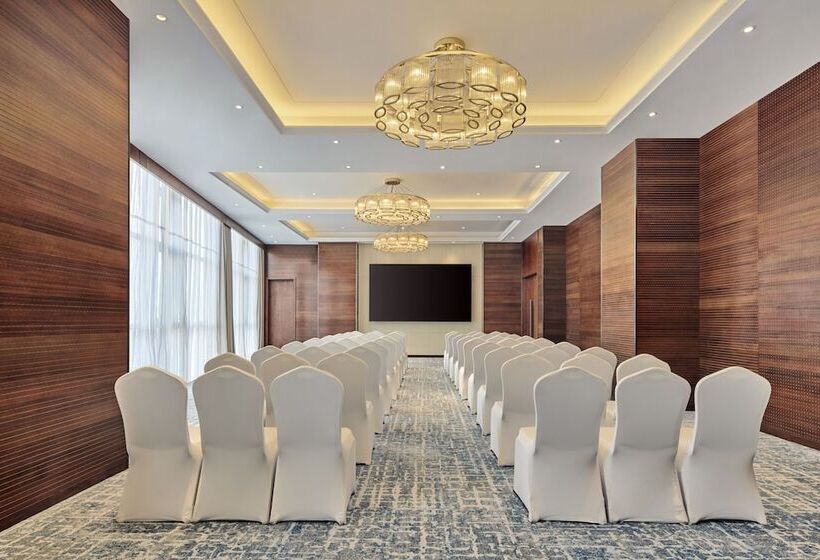 בית מלון כפרי Hilton Garden Inn Wuhan Hankou