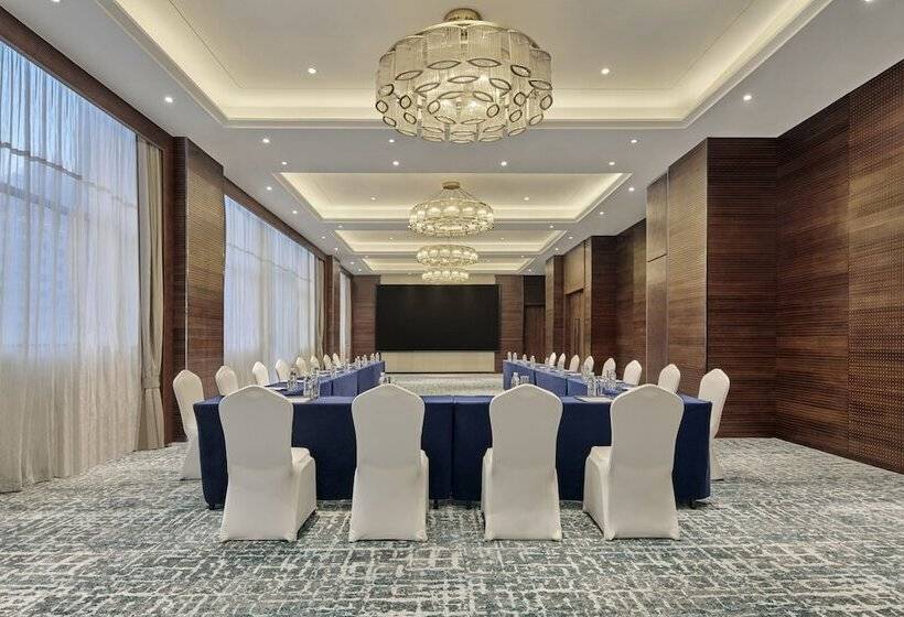 בית מלון כפרי Hilton Garden Inn Wuhan Hankou