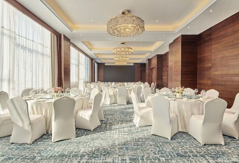 בית מלון כפרי Hilton Garden Inn Wuhan Hankou