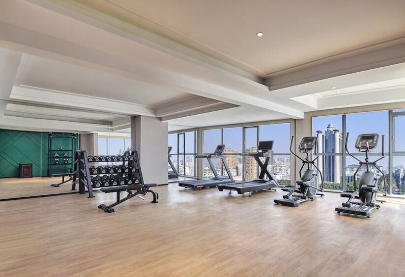 בית מלון כפרי Hilton Garden Inn Wuhan Hankou