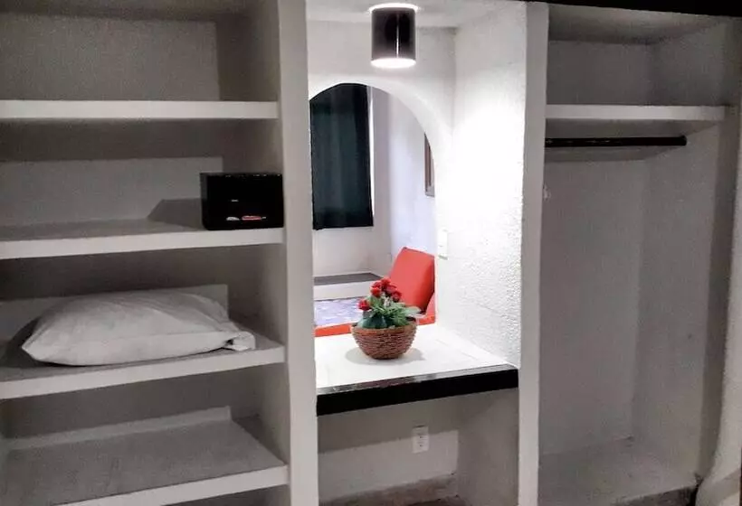 Hotel Solimar Inn Suites