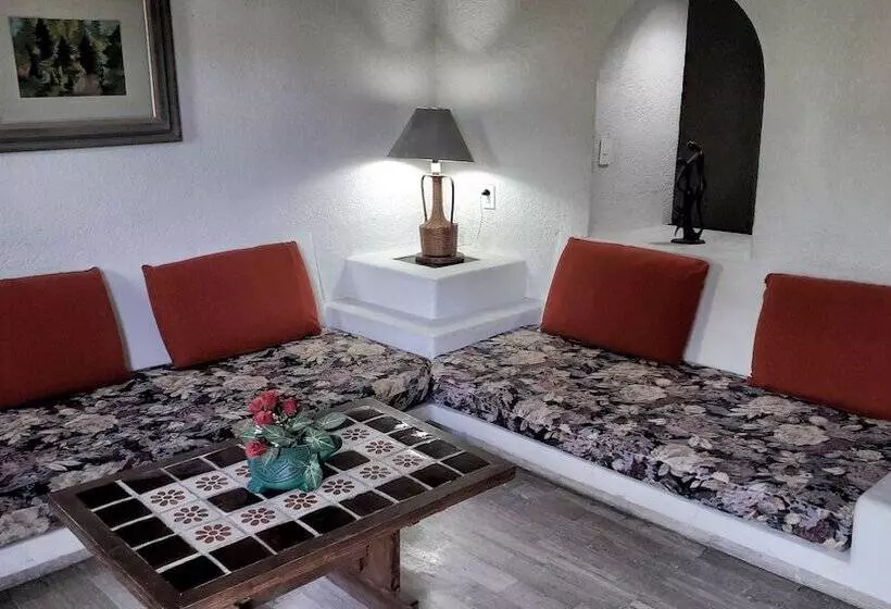 Hotel Solimar Inn Suites