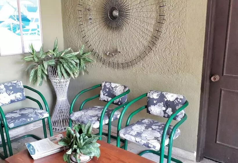 Hotel Solimar Inn Suites