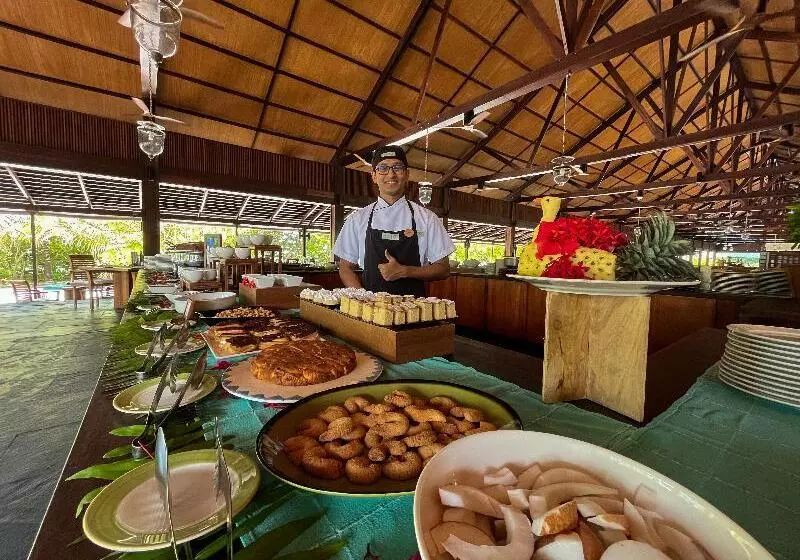 هتل The Barefoot Eco