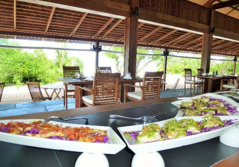 هتل The Barefoot Eco