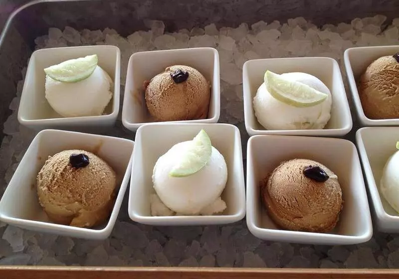 هتل The Barefoot Eco