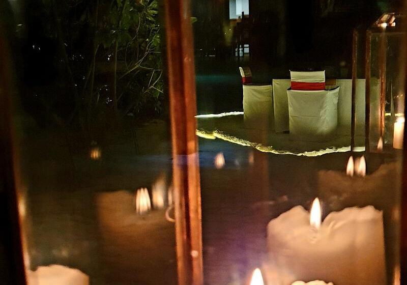 هتل The Barefoot Eco