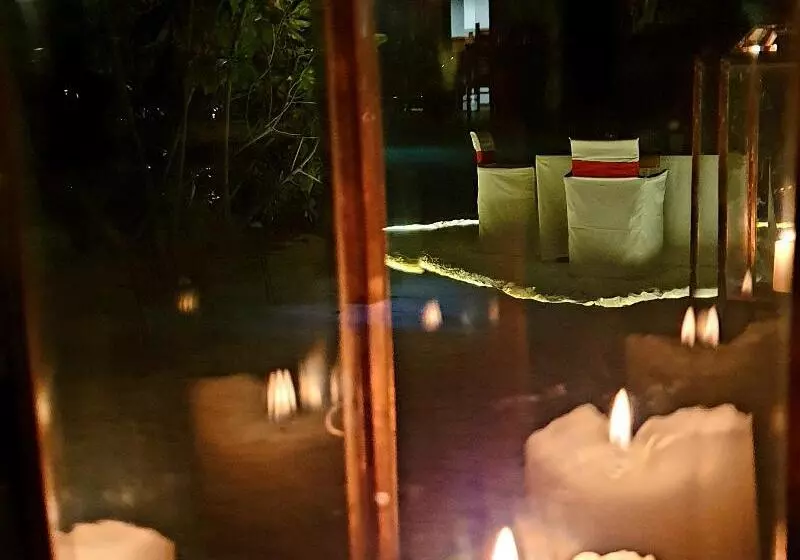 هتل The Barefoot Eco