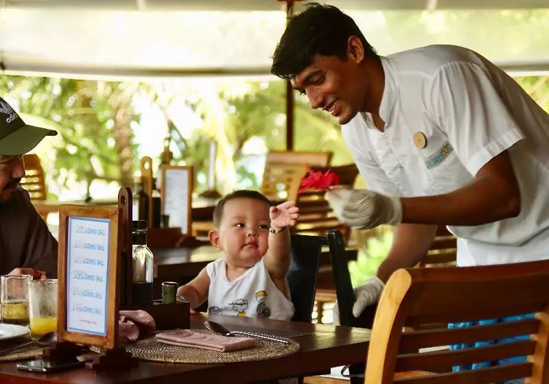 هتل The Barefoot Eco