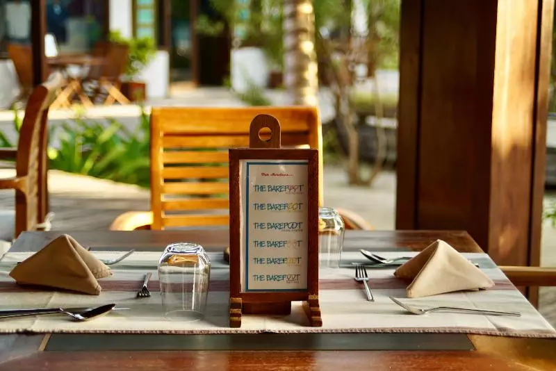 هتل The Barefoot Eco