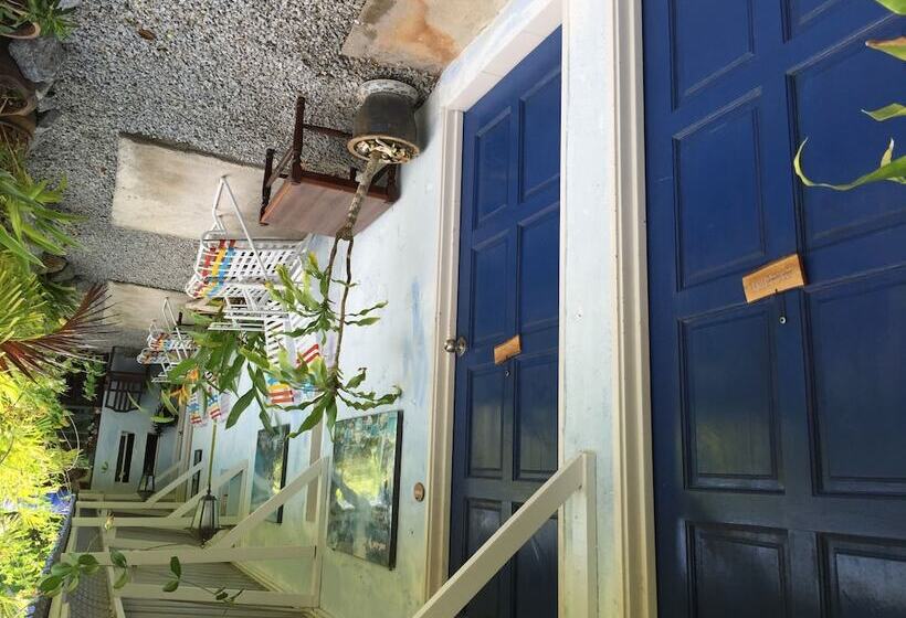 فندق على الطريق The Box Chalet