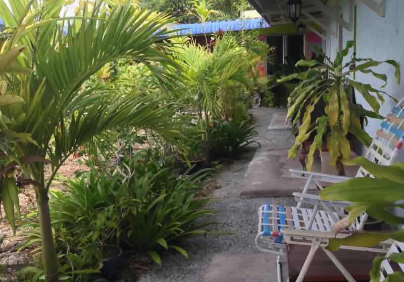 فندق على الطريق The Box Chalet